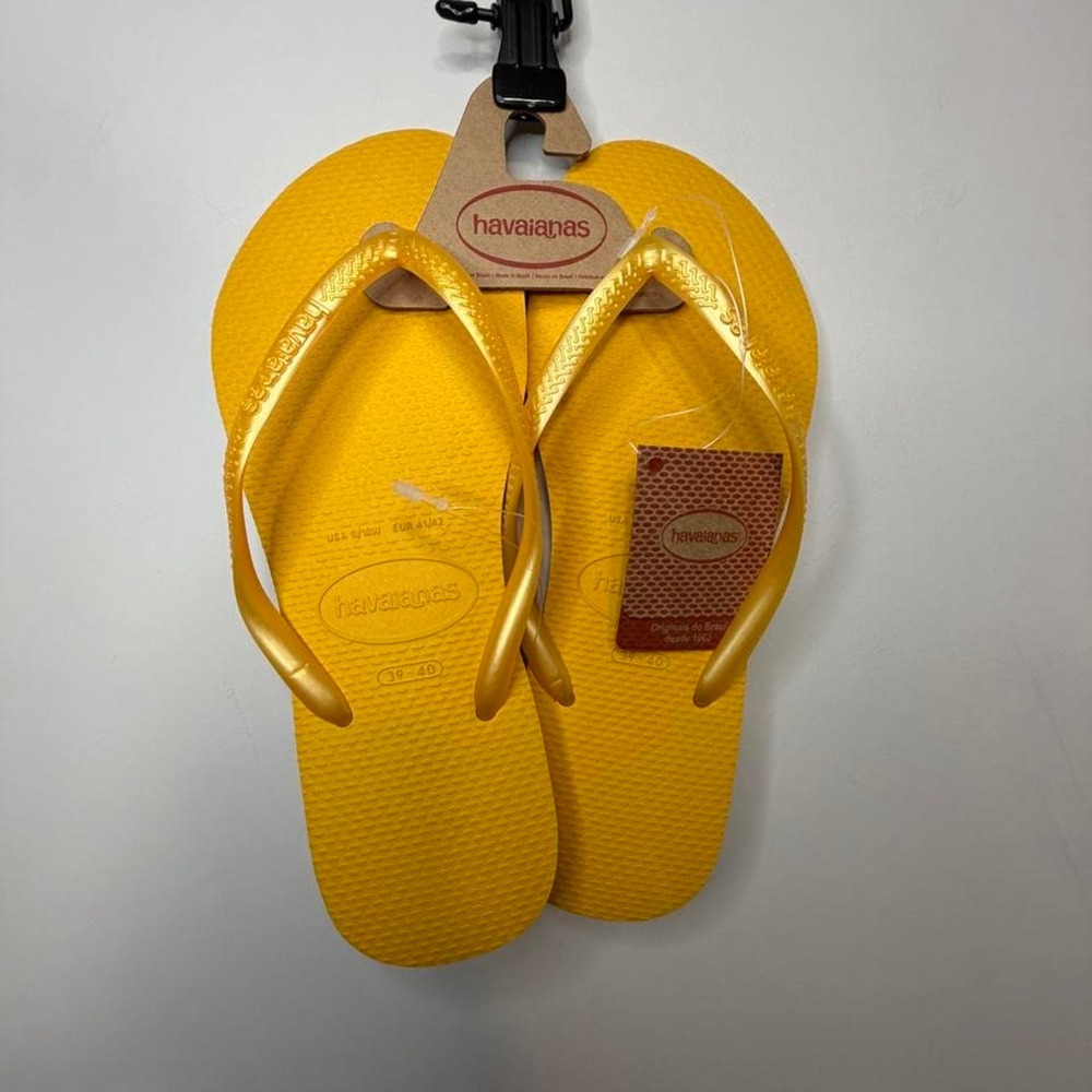 NWT Women's Havaianas Yellow Flip Flops